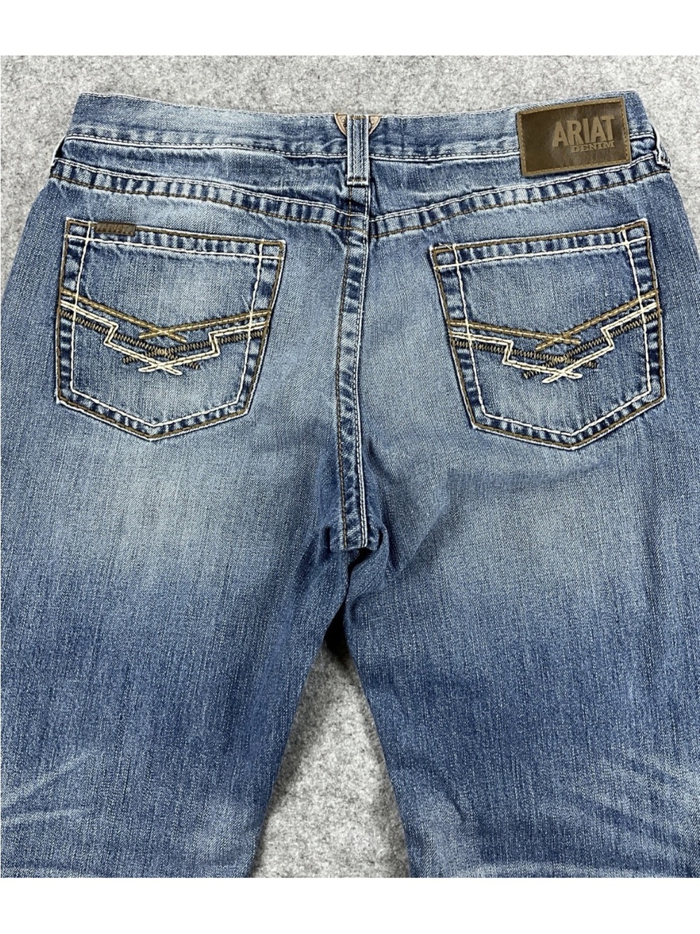 Ariat Mens Jeans Straight Fit Leg M5 33x32 Denim Western Cowboy Work EUC - Picture 1 of 13